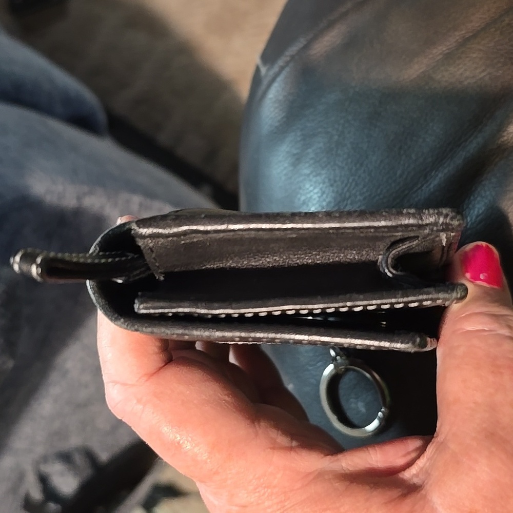 Coach Black Leather Compact Wallet with Key Ring Accent 4.75x3.25 Good Condition - Picture 7 of 13